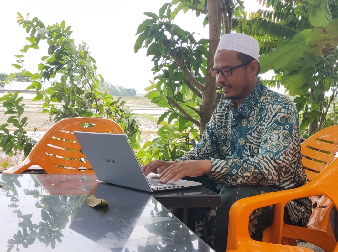 Dibalik Kenikmatan dan Bersemangatnya Menuntut Ilmu di Usia Senja