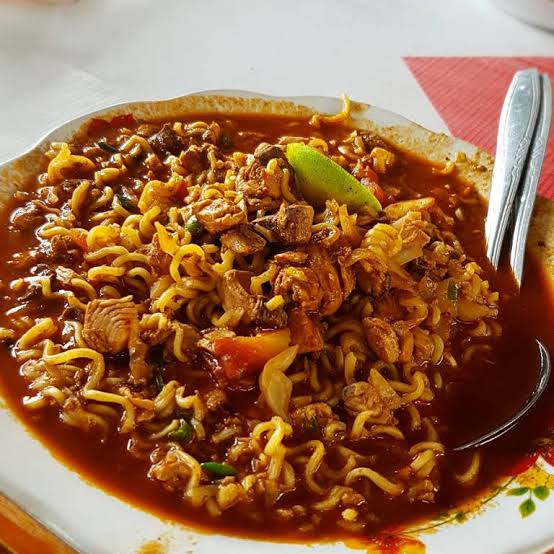 Sensasi Mie Eungkot Suree di Pantai Ujong Pie Laweung